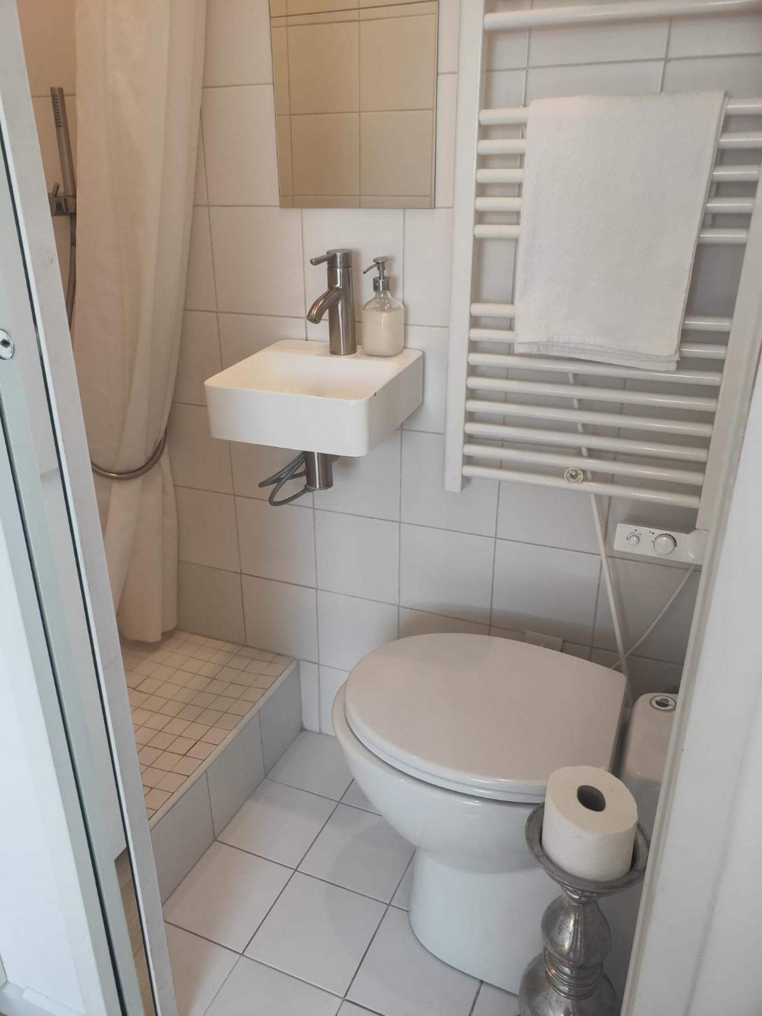 Appartement Coeur De Emplacement Exceptionnel Equipe Lumineux Calme Salle De Bains Place Maubert Ascenseur Climatisation